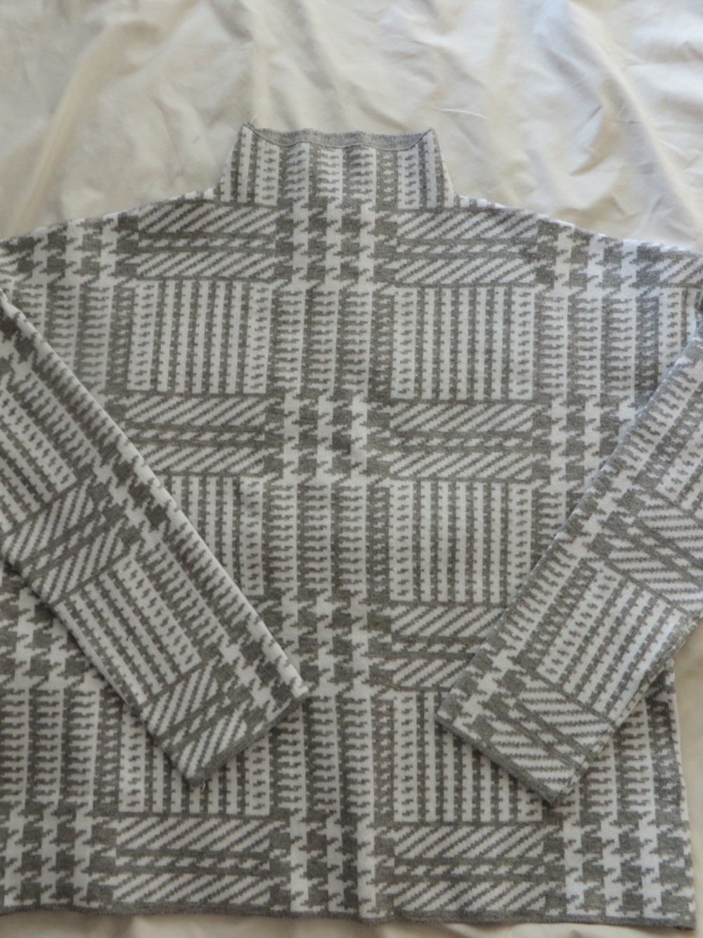 Max Studio Grey and White Geometric Turtleneck Sweater
